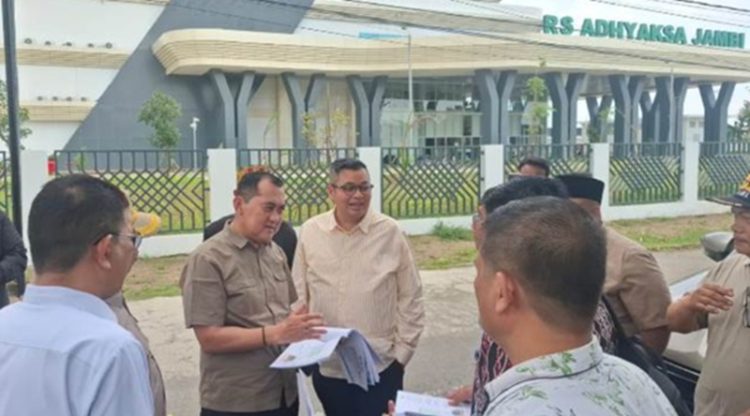 Jalan Menuju RS Adhyaksa Bakal Lebih Terang, Kemas Faried Pastikan Lampu Jalan Segera Dipasang
