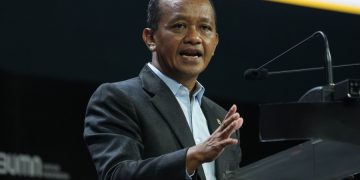 Bahlil Ungkap Fakta Mengejutkan: Ribuan Desa di Indonesia Masih Gelap, Anggaran Listrik Desa Naik Drastis