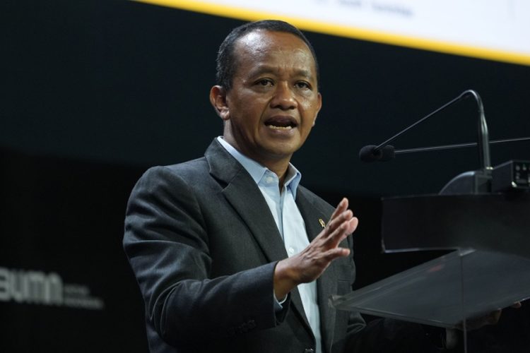 Bahlil Ungkap Fakta Mengejutkan: Ribuan Desa di Indonesia Masih Gelap, Anggaran Listrik Desa Naik Drastis