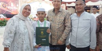 Ribuan Mata Saksikan Momen Haru Wisuda Akbar Darul Arifin, Bupati Muaro Jambi BBS: Pesantren Benteng Moral Generasi Bangsa