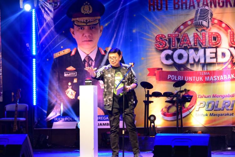 Pecah Tawa di Hari Bhayangkara! Onoy dari Tanjab Barat Sabet Juara, Lomba Stand Up Comedy Polda Jambi Diserbu Penonton