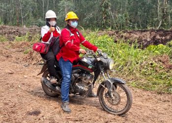 Bukan Pemadam, Tapi Selalu Mengejar Mereka ke Tengah Karhutla: Misi Nuriah Memastikan Personel Pulang Selamat
