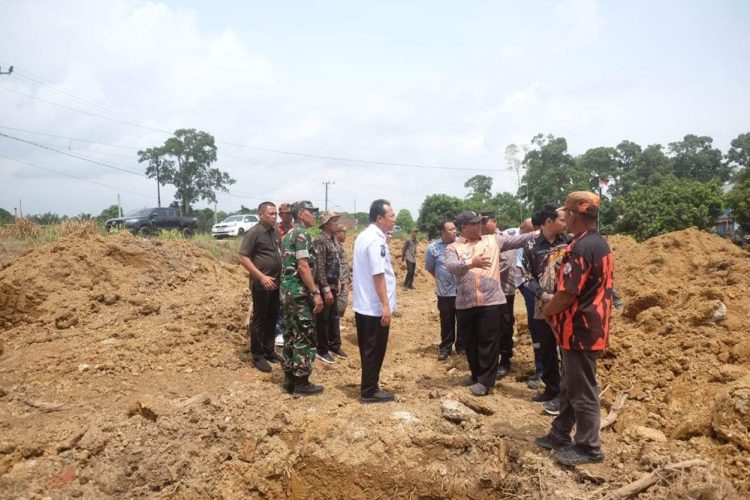 Bupati Muaro Jambi Tinjau Pembangunan Gerai Koperasi Desa Merah Putih di Taman Rajo