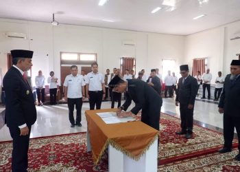 Wakil Bupati Kabupaten Muaro Jambi, Junaidi H Mahir, Lantik dan Ambil Sumpah Jabatan 4 Pejabat Administrator dan Pengawas di Lingkungan Pemkab Muaro Jambi